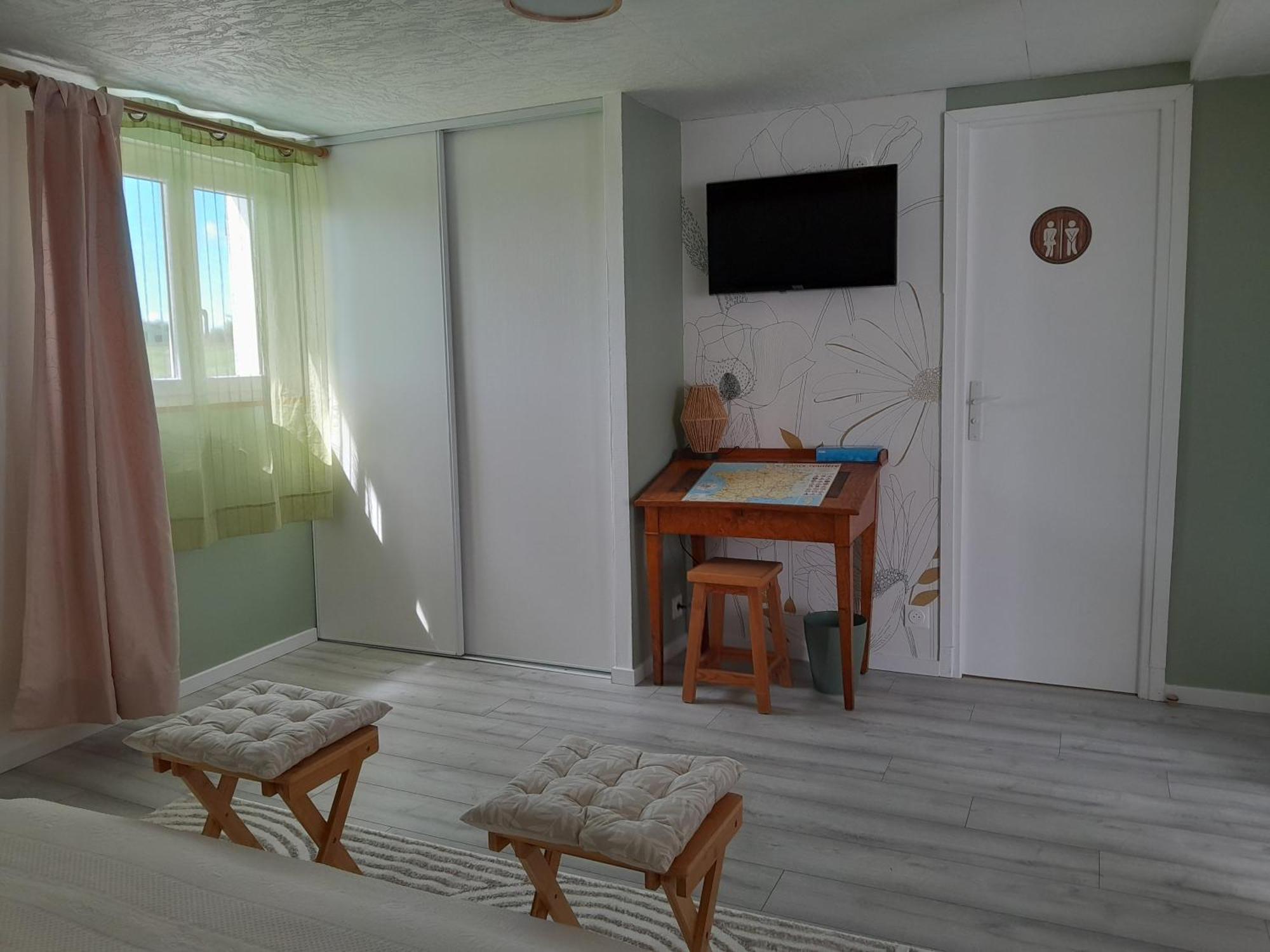 Chambres D Hotes Au P'Tit Bonheur Campagnard Jarnosse Habitación foto